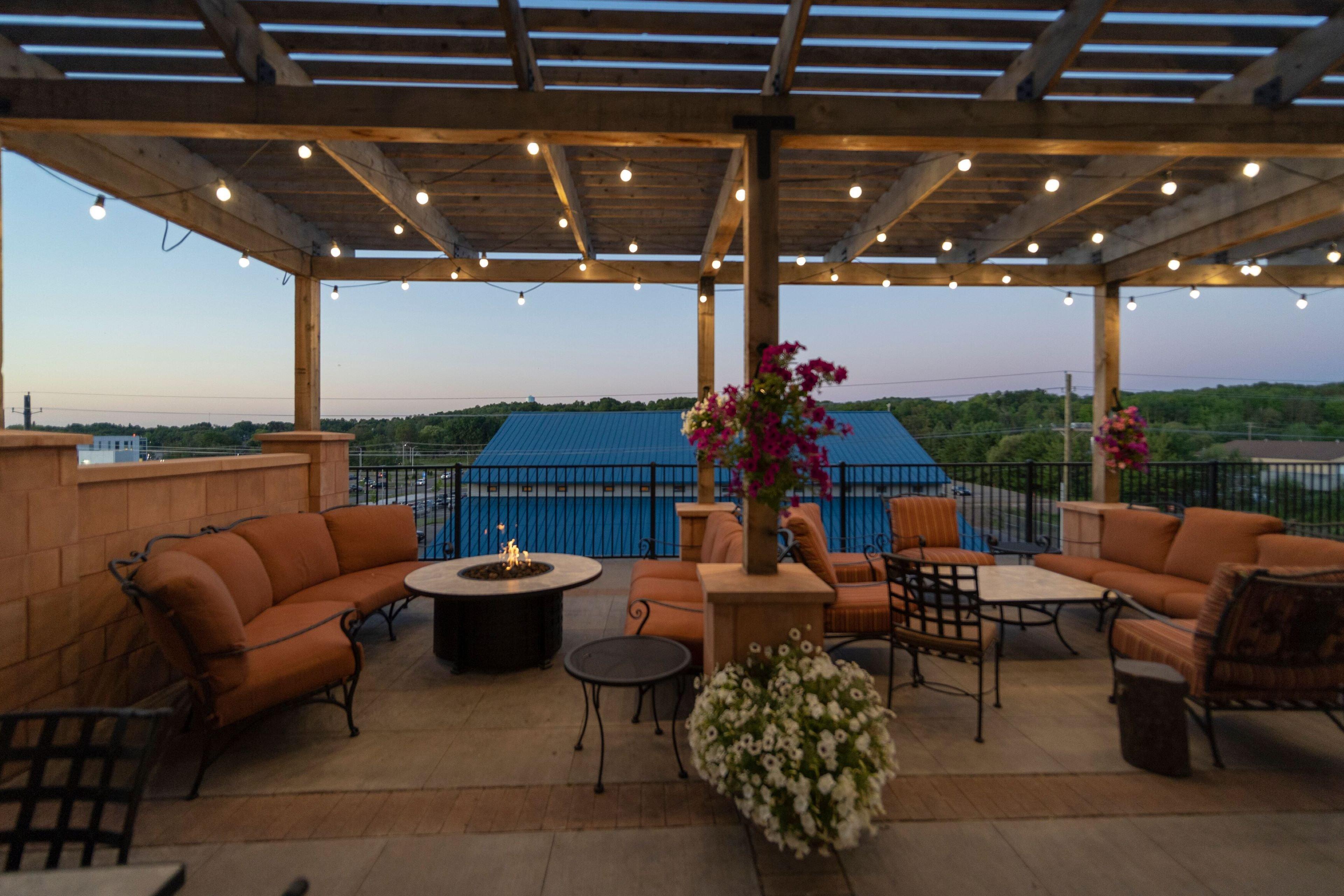 Staybridge Suites Marquette By Ihg Esterno foto