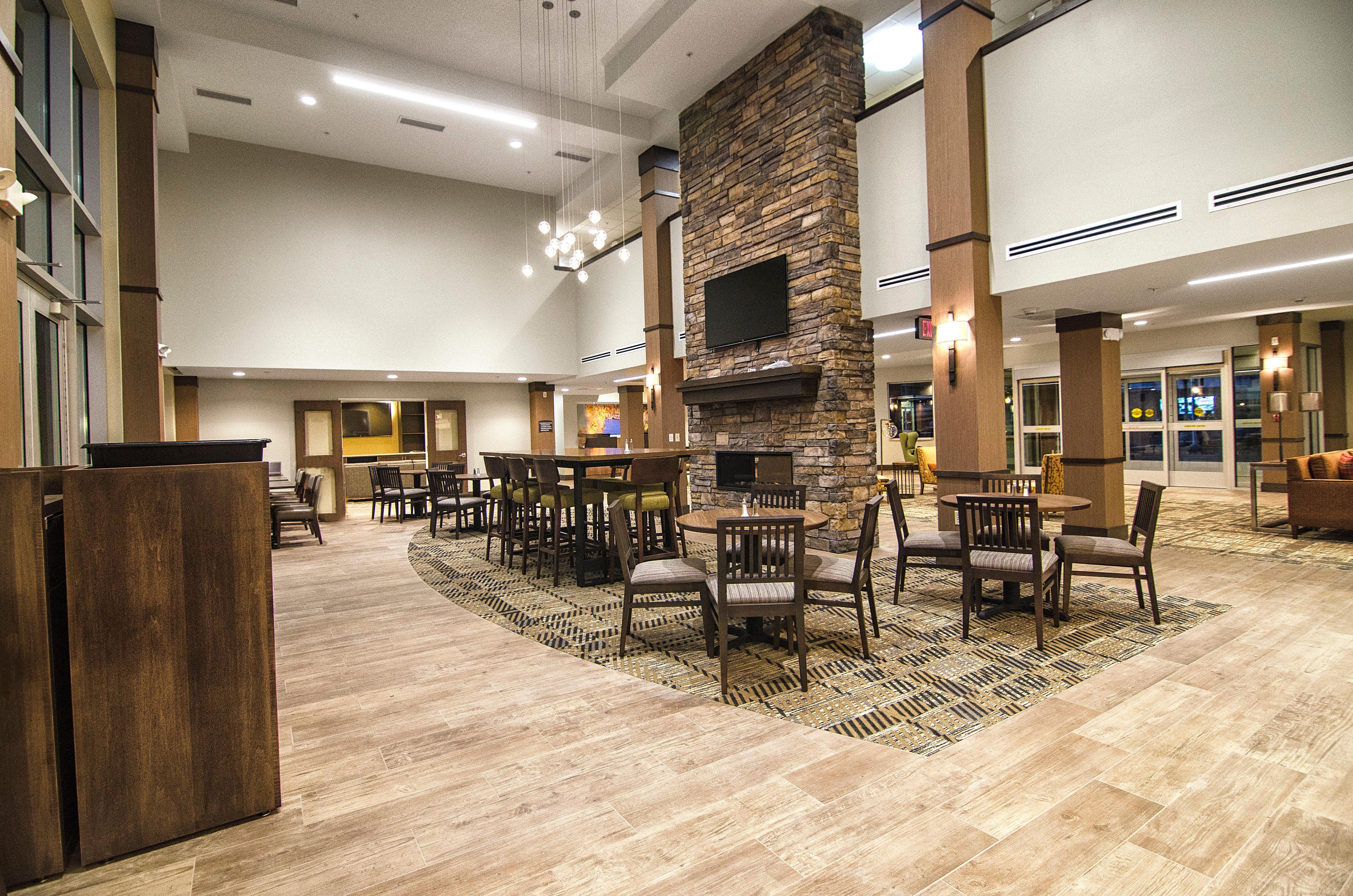 Staybridge Suites Marquette By Ihg Esterno foto