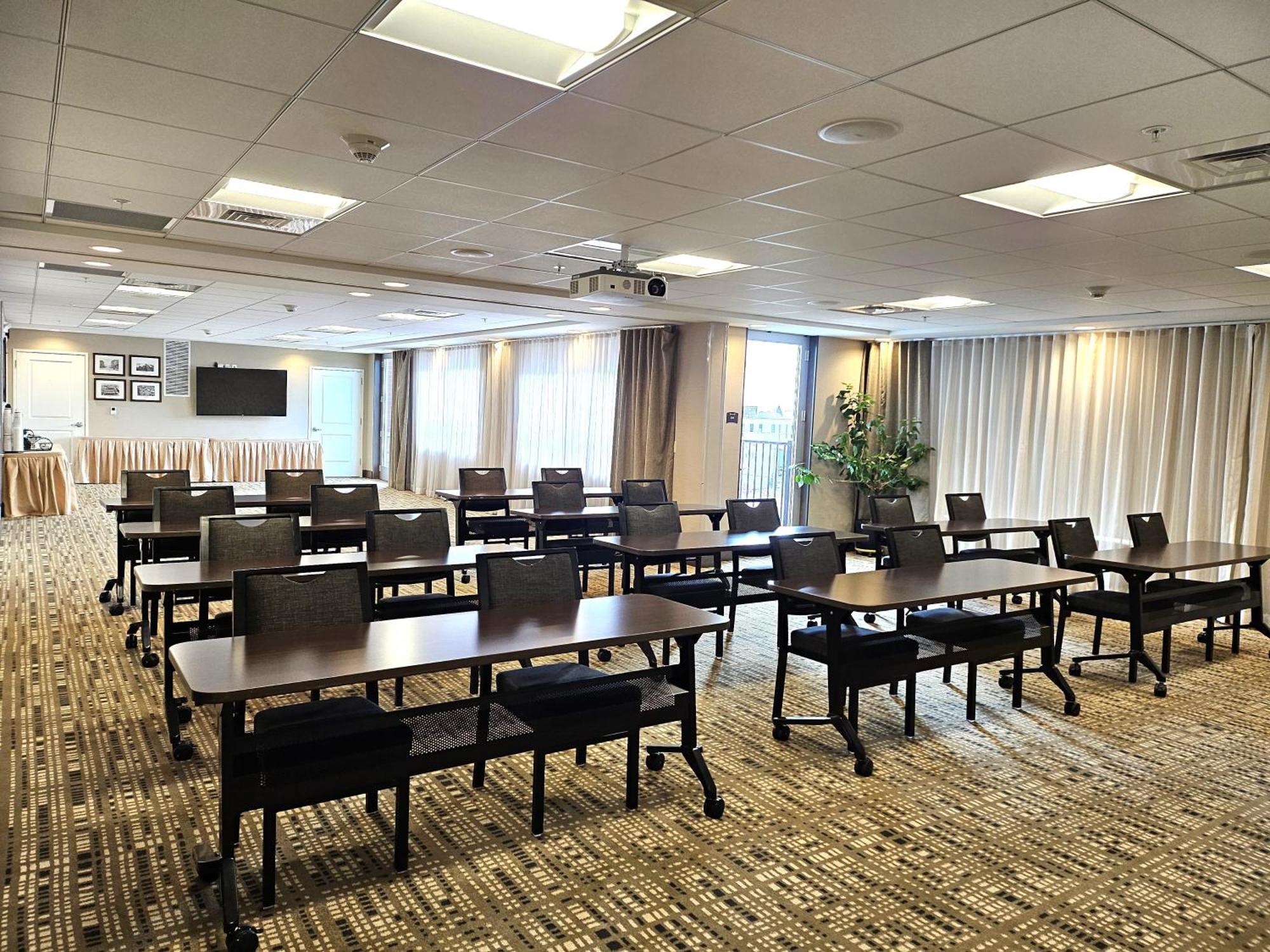 Staybridge Suites Marquette By Ihg Esterno foto