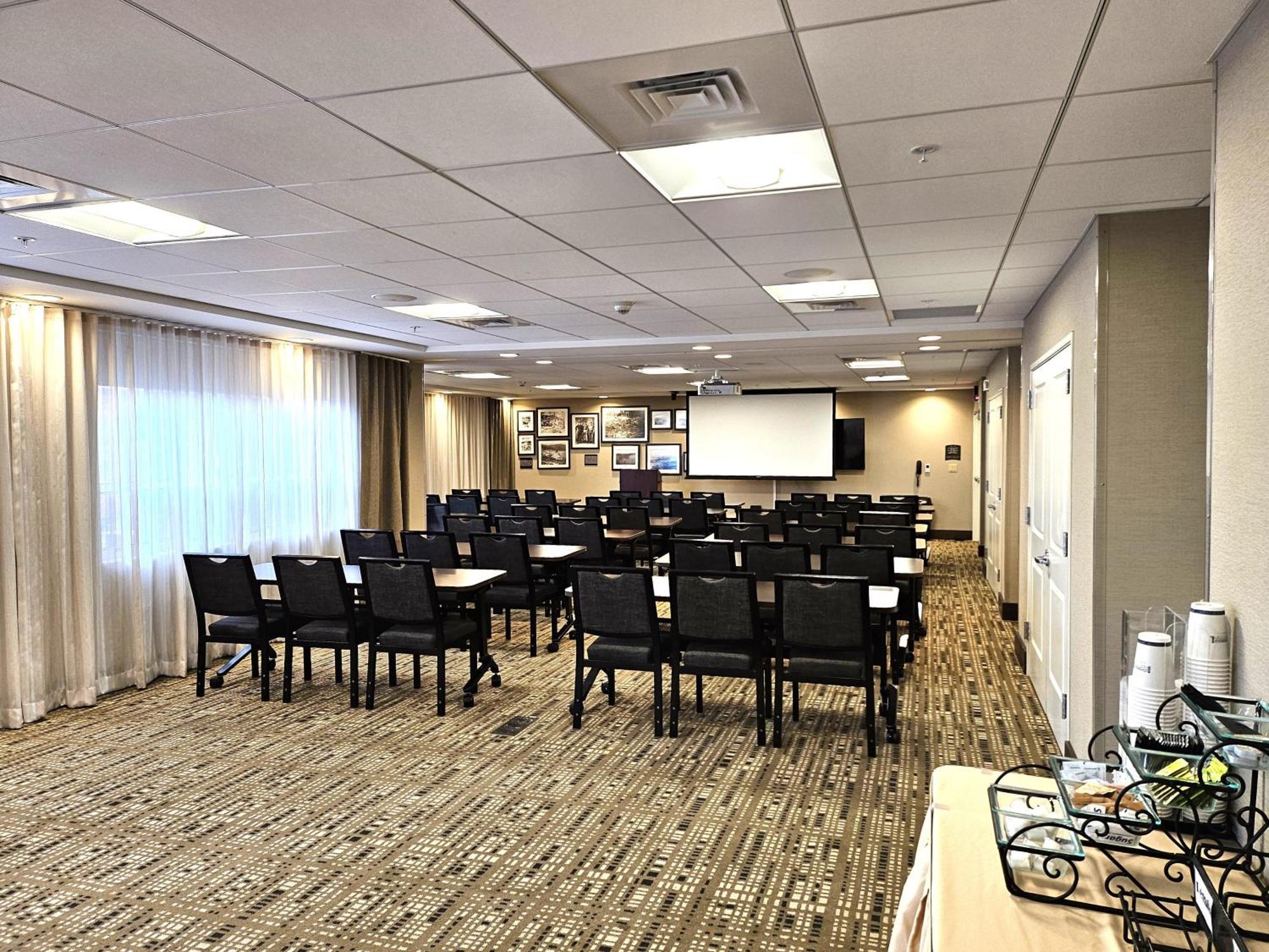 Staybridge Suites Marquette By Ihg Esterno foto