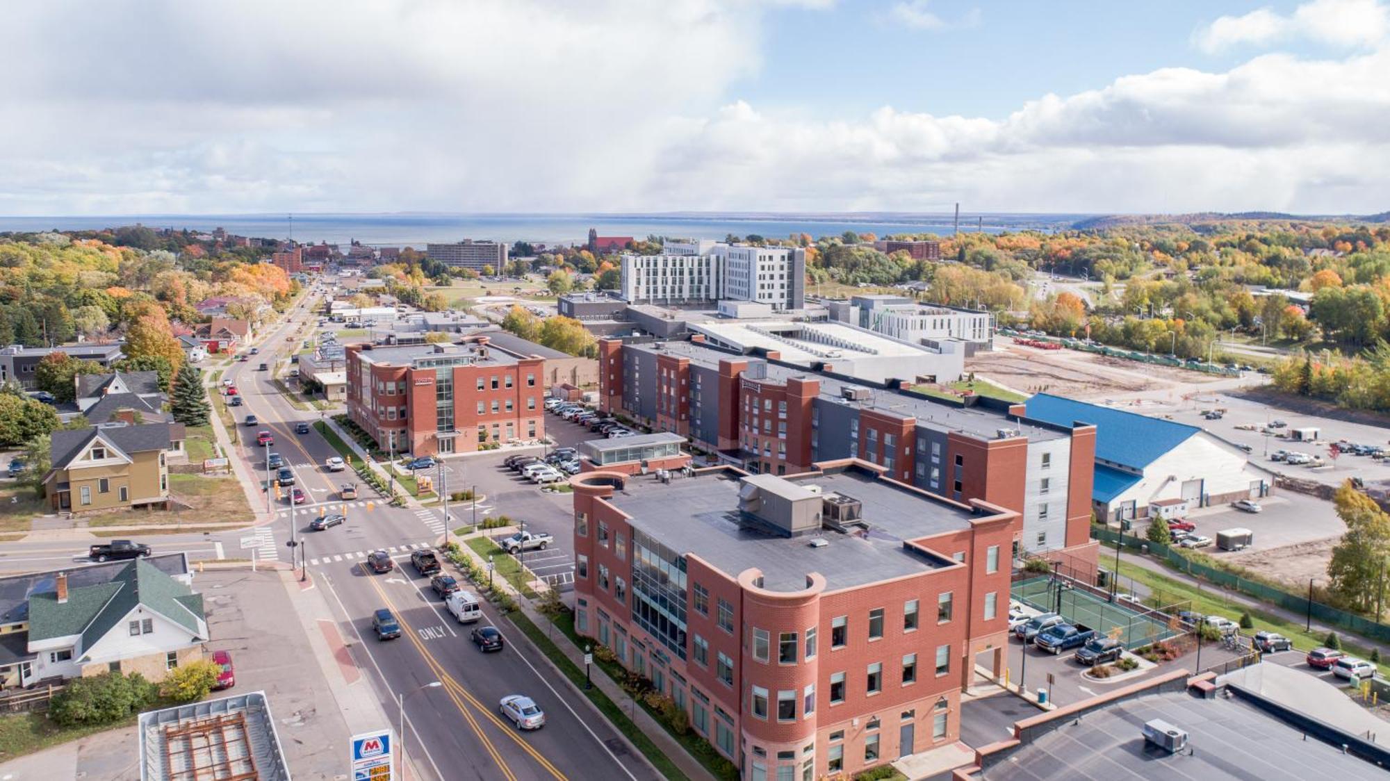 Staybridge Suites Marquette By Ihg Esterno foto